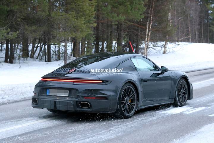 imgi_82_spy-photos-new-porsche-911-turbo-touring-shows-flush-automatically-extending-spoiler_11