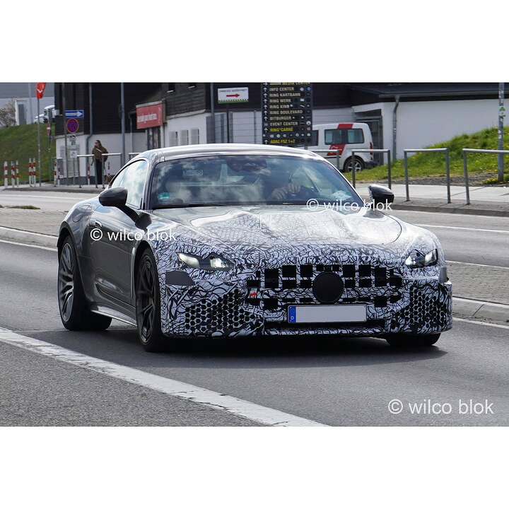 2027 Mercedes-AMG GT facelift spied - newcarscoops-ce52