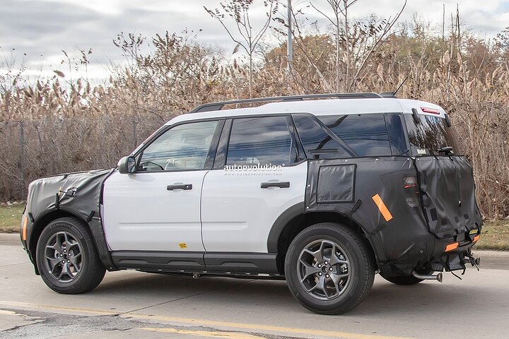 2025-ford-bronco-sport-prototypes-flaunt-huge-touchscreen-360-degree-camera-system_5