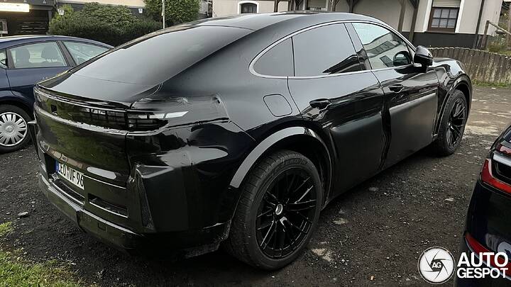 porsche-cayenne-coupe-ev-8730d-c406102112025200943_5