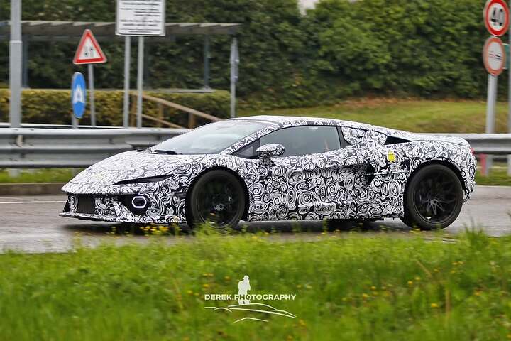 Waiting in Maranello.. crossed this lamborghini temerario roadster my lens! Ofcourse this car i.heic