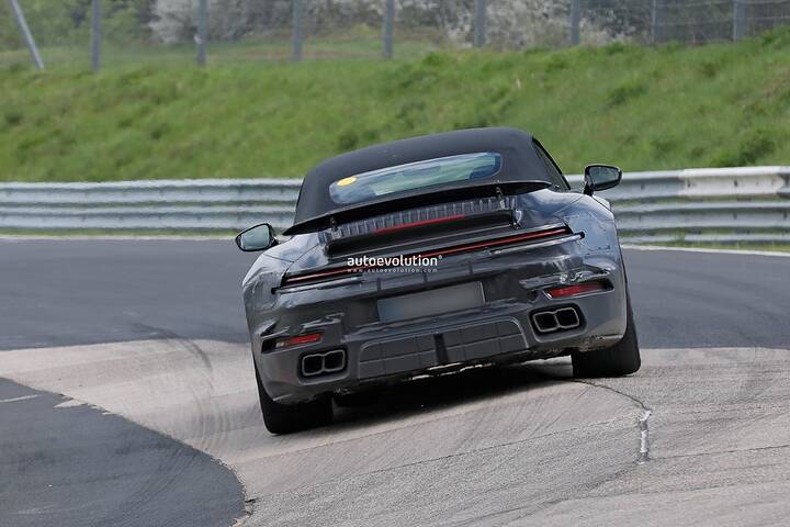 2025-porsche-911-spied-with-minimal-camouflage-will-debut-summer-2024_45