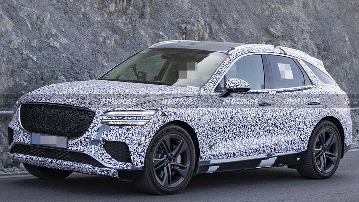 2027 Genesis GV70 Hybrid Spied_newcarscoops_6116208-1788456646_4