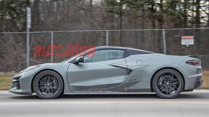 2024 Chevrolet Corvette E-Ray prototype (2)