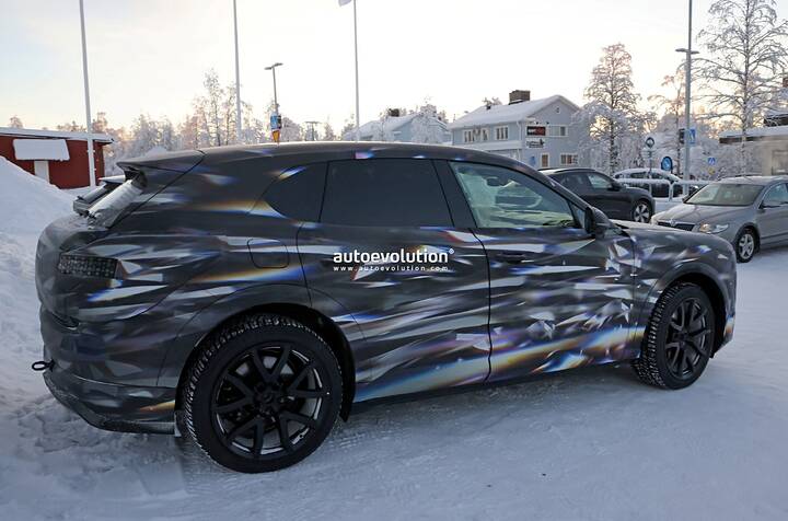 imgi_66_bentley-s-first-production-ev-shows-porsche-cayenne-electric-inspired-cockpit_15