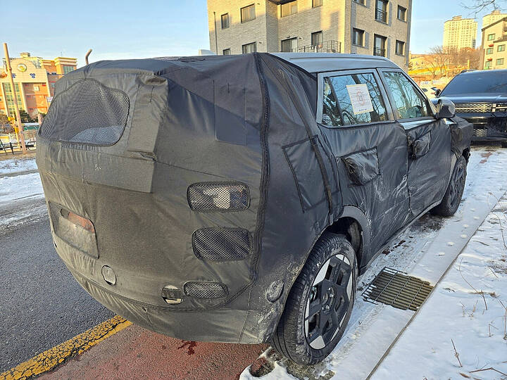 2027 Hyundai Kona (SX3)_newcarscoops_04