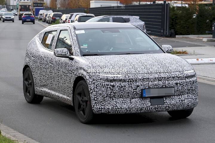 imgi_64_the-hyundai-ioniq-3-spied-with-concept-three-cues-tesla-esque-pleos-infotainment-system_14