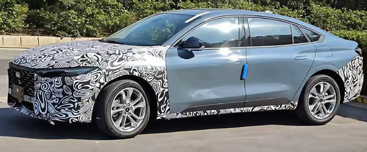 _فورد تورس 2026 فيس لفت بالتحديثات الجديدة_في أحدث ظهور لها مع تمويهات خفيفه توضح التغييرات اللي