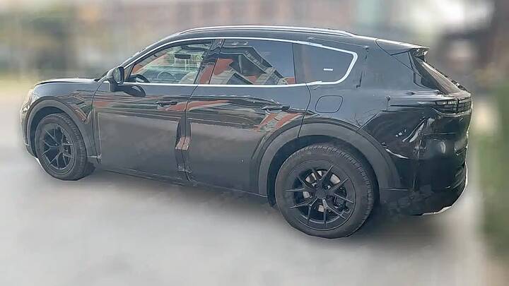 newcarscoops_ 2027 Porsche Cayenne EV(2)