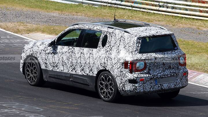 El nuevo Mercedes GLB 2027 se enfrenta a Nürburgring en unas pruebas vitales para el desarrollo 10