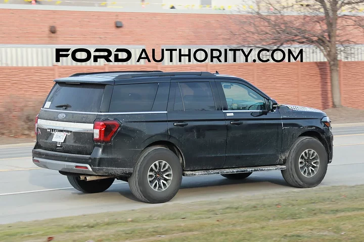 Ford-Expedition-Raptor-Prototype-Spy-Shots-February-2023-Exterior-007