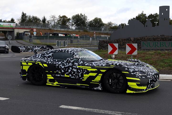 mercedes-amgs-new-gt-black-series-looks-like-a-track-monster-in-fresh-scoops_7