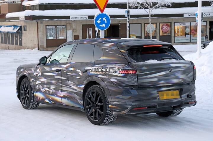 imgi_77_bentley-s-first-production-ev-shows-porsche-cayenne-electric-inspired-cockpit_26