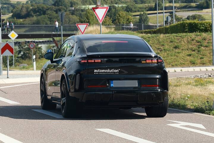 imgi_40_2027-porsche-cayenne-coupe-electric-spied-with-strange-looking-rear-vents-254884_1