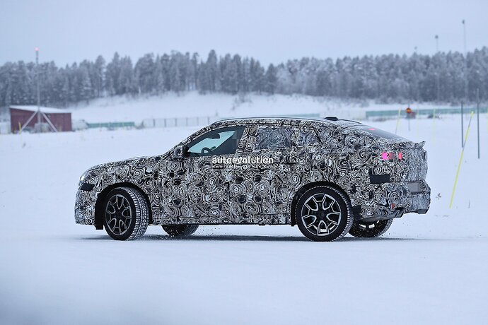 2024-bmw-x2-m35i-spied-with-wide-hips-and-a-hump-wont-win-any-beauty-contests_8
