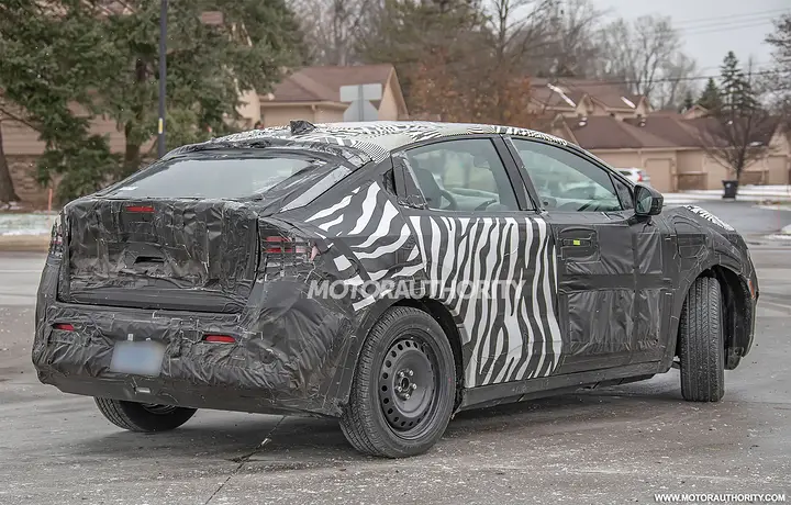 2026-nissan-leaf-spy-shots--photo-via-baldauf_100952048_h