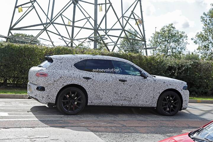 imgi_64_bentley-s-urban-ev-identifies-as-a-smaller-bentayga-in-new-spy-shots_9