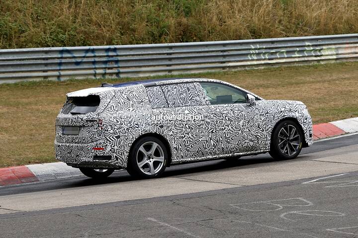 imgi_39_2026-skoda-eviatiq-people-carrier-spied-boasting-vision-7s-concept-styling-influences_3