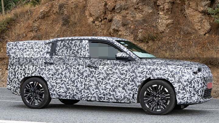 FIAT se adelanta a Dacia con un singular SUV Coupé, cazado el nuevo Panda Fastback 8