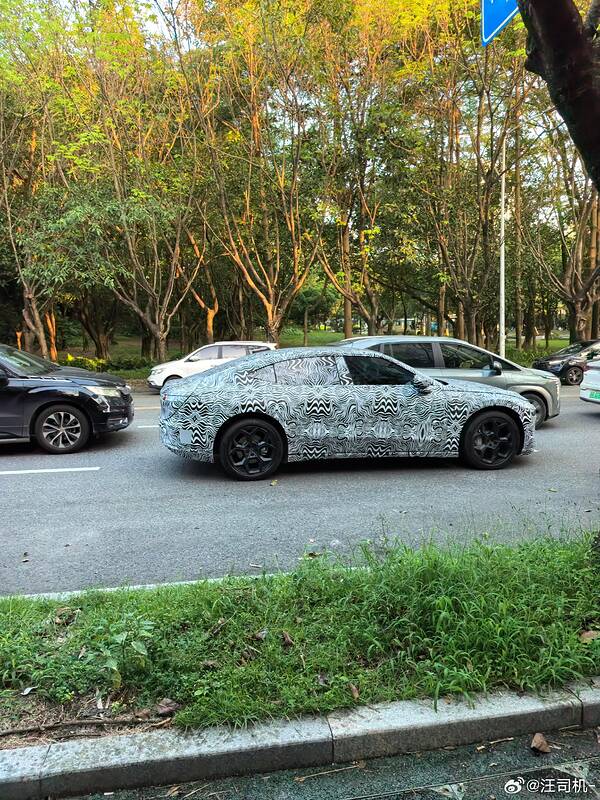 005YJcMHly1i5vweg5oazj32dc35sb2a