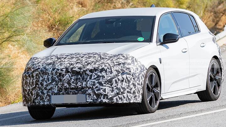 Cazado el nuevo Peugeot 308, descubre la renovación que desafía al Golf en estas fotos espía 1