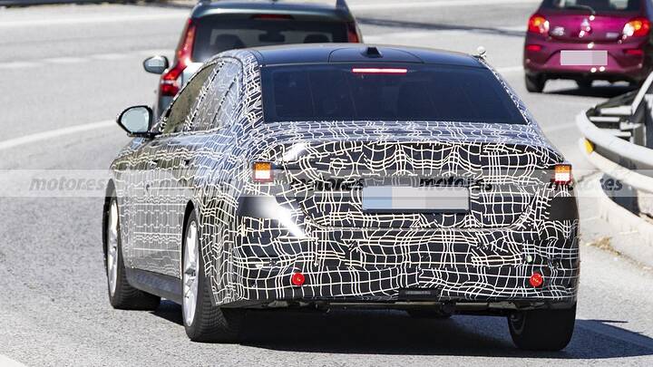 bmw-serie-5-restyling-2026-fotos-espia-2025109607-1755169559_13