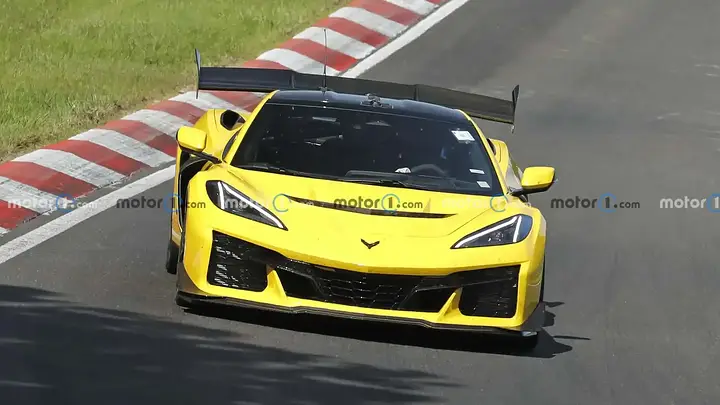 chevrolet-corvette-zora-2025-als-ungetarnter-erlkonig (4)