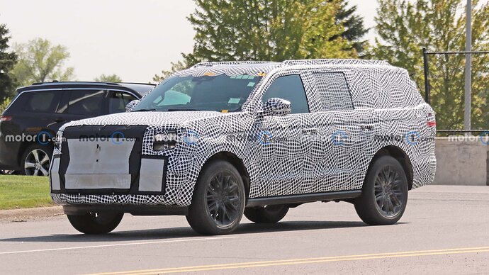 next-gen-ford-expedition-side-view-spy-photo (1)