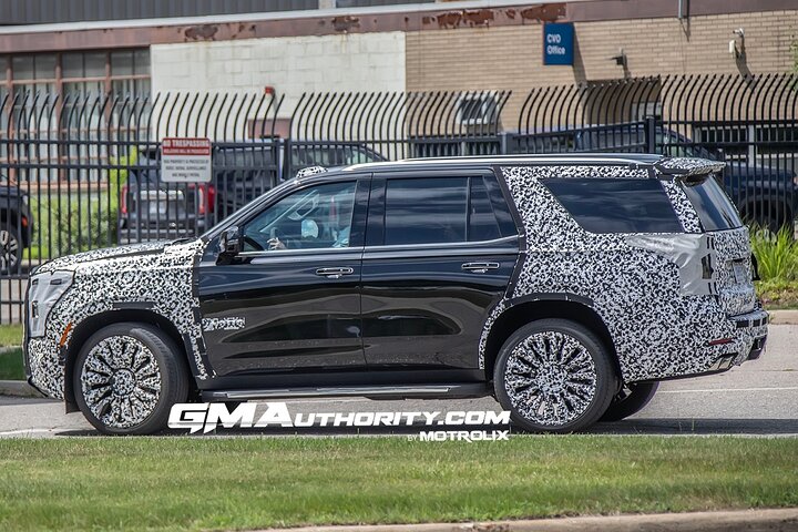 2024-chevrolet-tahoe-high-country-prototype-spy-shots-july-2023-exterior-014
