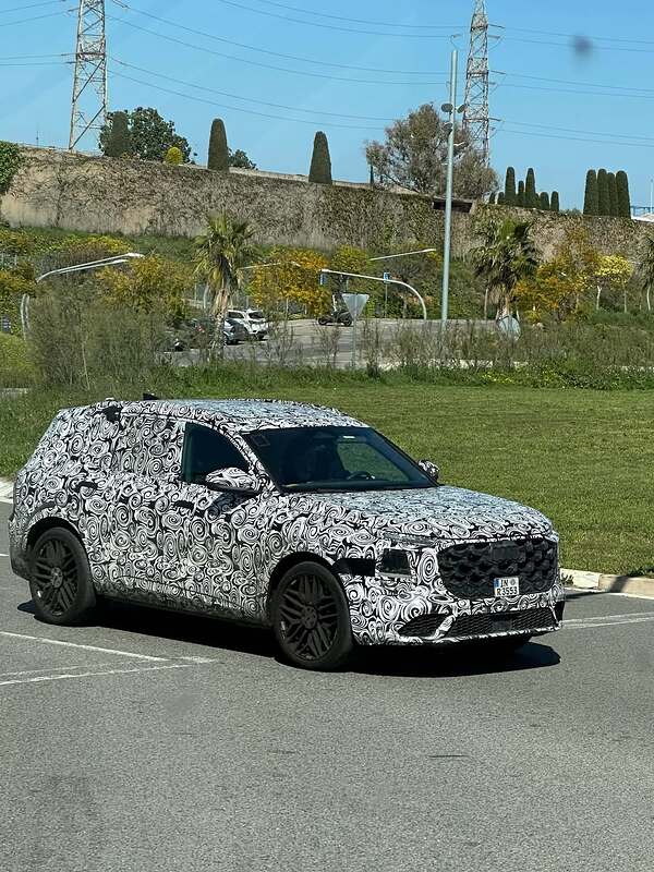 2027 Audi Q7 spotted near to Barcelona. #2027audiq7 #erlkoenig #camouflage #spyshots (1)