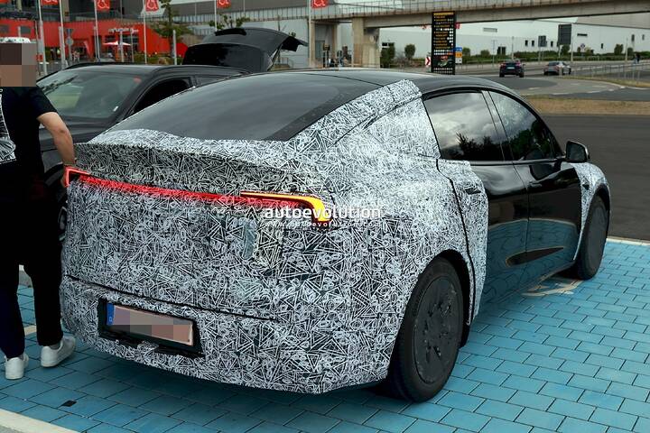 imgi_54_2026-tesla-model-y-l-caught-testing-on-the-nurburgring-european-model-confirmed_6
