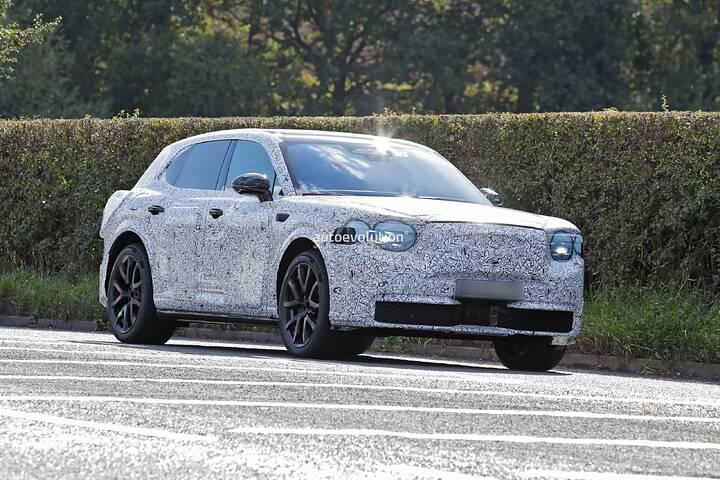 imgi_78_bentley-s-urban-ev-identifies-as-a-smaller-bentayga-in-new-spy-shots_23