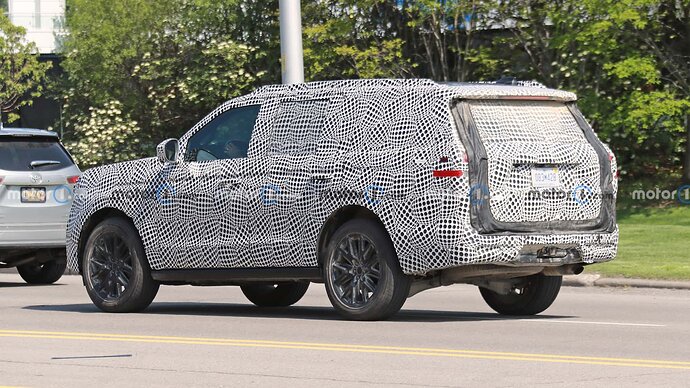 next-gen-ford-expedition-rear-view-spy-photo (1)