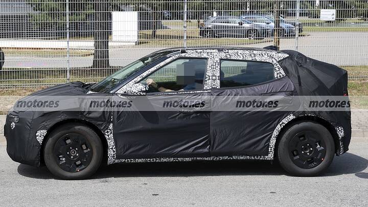 First spy photos of the Hyundai IONIQ 2, the electric car that will make the Volkswagen ID.2 tremble 7