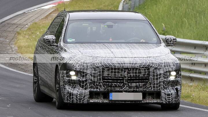 BMW resucita al Serie 7 Alpina, lujo extremo y actitud sin filtros para incomodar al Clase S ya rugen en Nürburgring 0