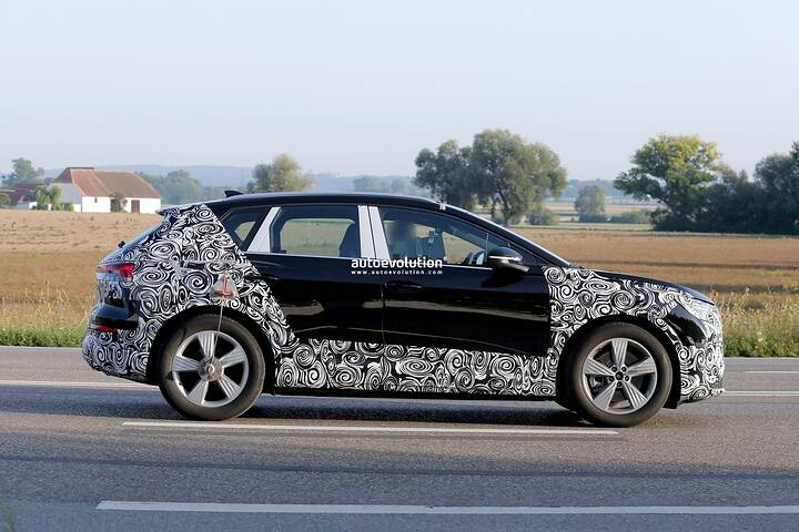 imgi_44_audi-spied-testing-q4-e-tron-facelift-redesigned-bumpers-join-revised-light-clusters_9