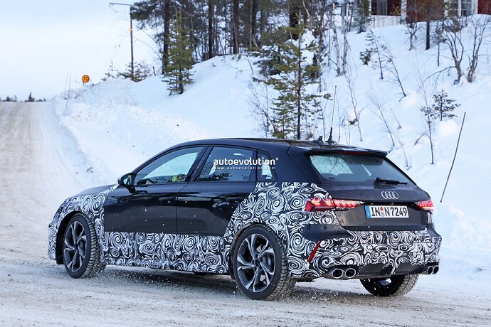 facelifted-audi-s3-spied-with-smaller-grille-maybe-bmw-can-learn-a-thing-or-two-from-it_8
