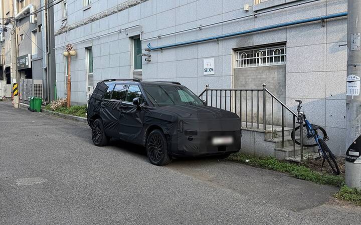 2027 Hyundai Santa Fe Facelift Black ink_newcarscoops 4