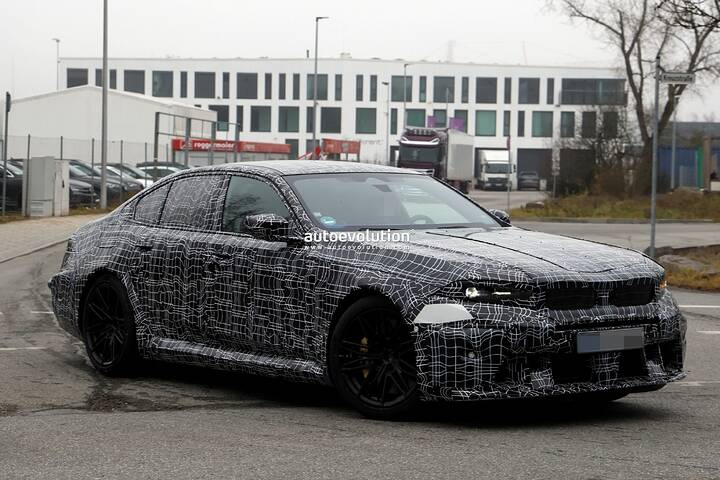 imgi_48_2028-bmw-m5-sedan-adopts-neue-klasse-i3-rear-signature-lighting_7