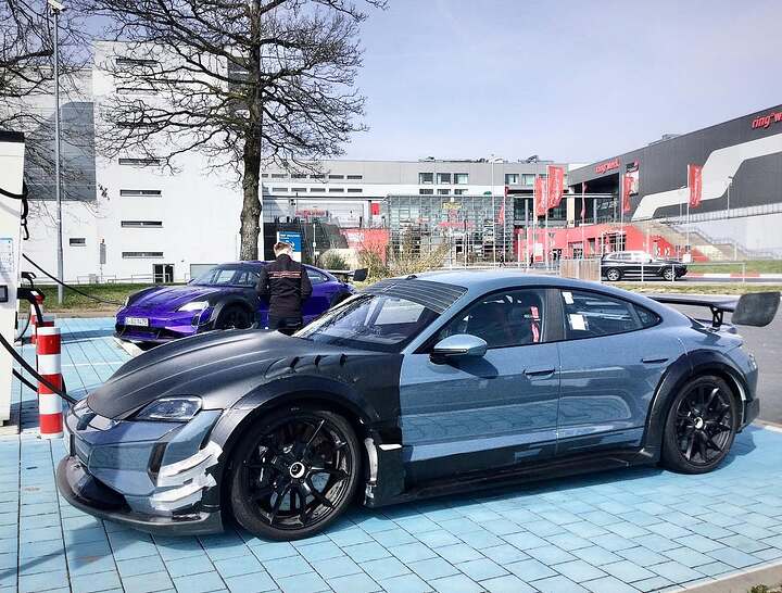 💥💥💥💥💥Production Bodywork Appears on Hardcore Porsche Taycan Prototype #porsche #porschetayc