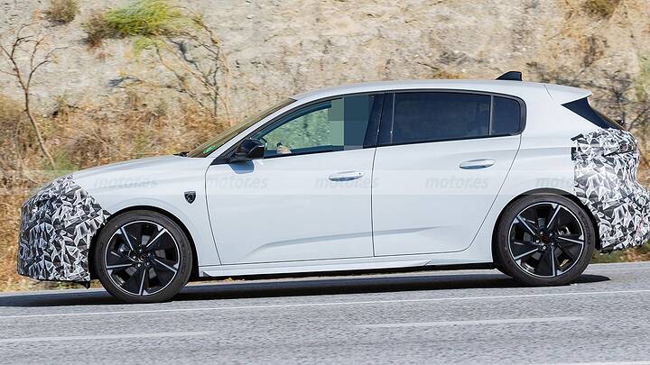 Cazado el nuevo Peugeot 308, descubre la renovación que desafía al Golf en estas fotos espía 10