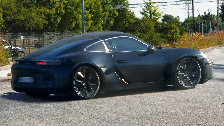 Porsche Cayman spy shot - rear angled_knfrue