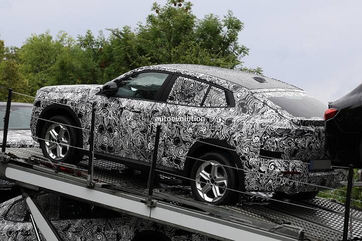 2027-bmw-x2-spied-in-a-premiere-wearing-neue-klasse-newcarscoops_3