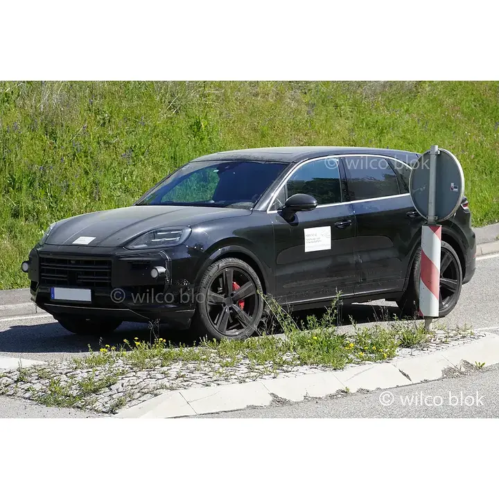 An electric Porsche Cayenne is on the way, but the Cayenne ICE isn't dead, he is getting another facelift!#Porsche #Cayenne #ice #facelift #Porschecayenne #prototype #erlkönig #spyshot #carspy #Germany #luxury #lifestyle #suv