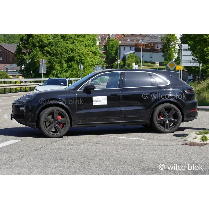 An electric Porsche Cayenne is on the way, but the Cayenne ICE isn't dead, he is getting another facelift!#Porsche #Cayenne #ice #facelift #Porschecayenne #prototype #erlkönig #spyshot #carspy #Germany #luxury #lifestyle #suv (2)