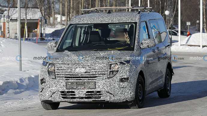 ford-tourneo-courier-spy-photo (2)