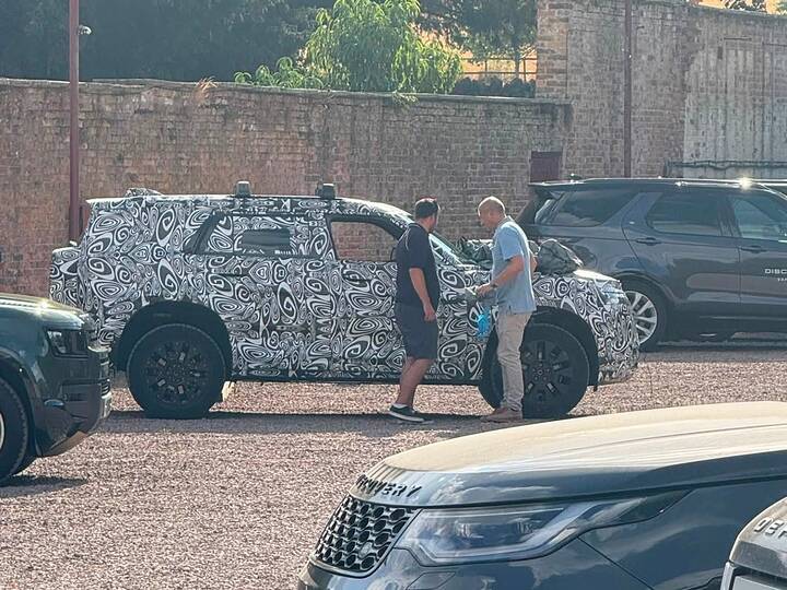 imgi_185_spied-electric-land-rover-defender