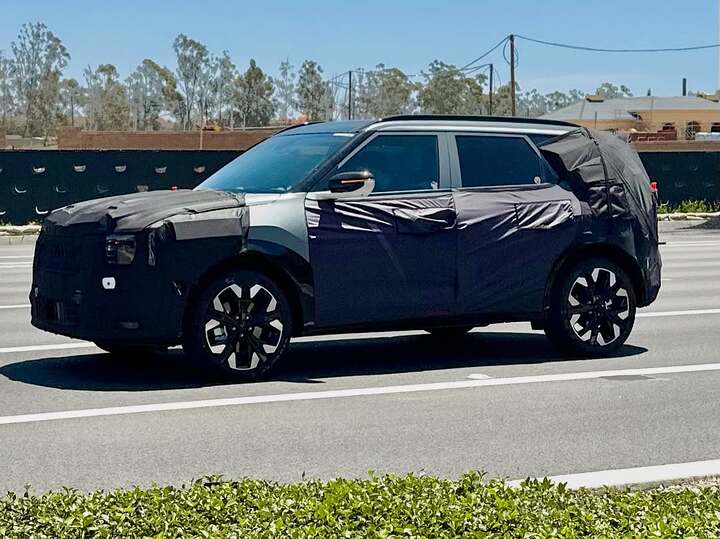 Kia  Seltos Hybrid spotted in USA. #2026kiaseltos #kia #kiaseltos #camouflage #prototype #erlkoenig