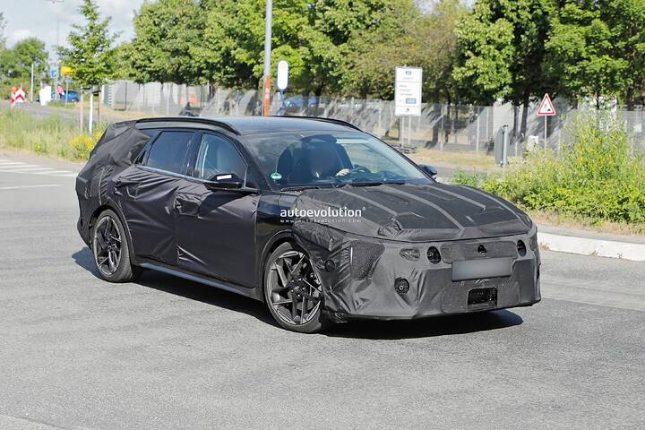 first-ever-kia-k4-wagon-spied-as-the-proceed-s-replacement_17