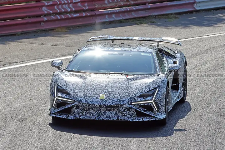 Lamborghini-Revuelto-SV-newcarscoops-1-2048x1366